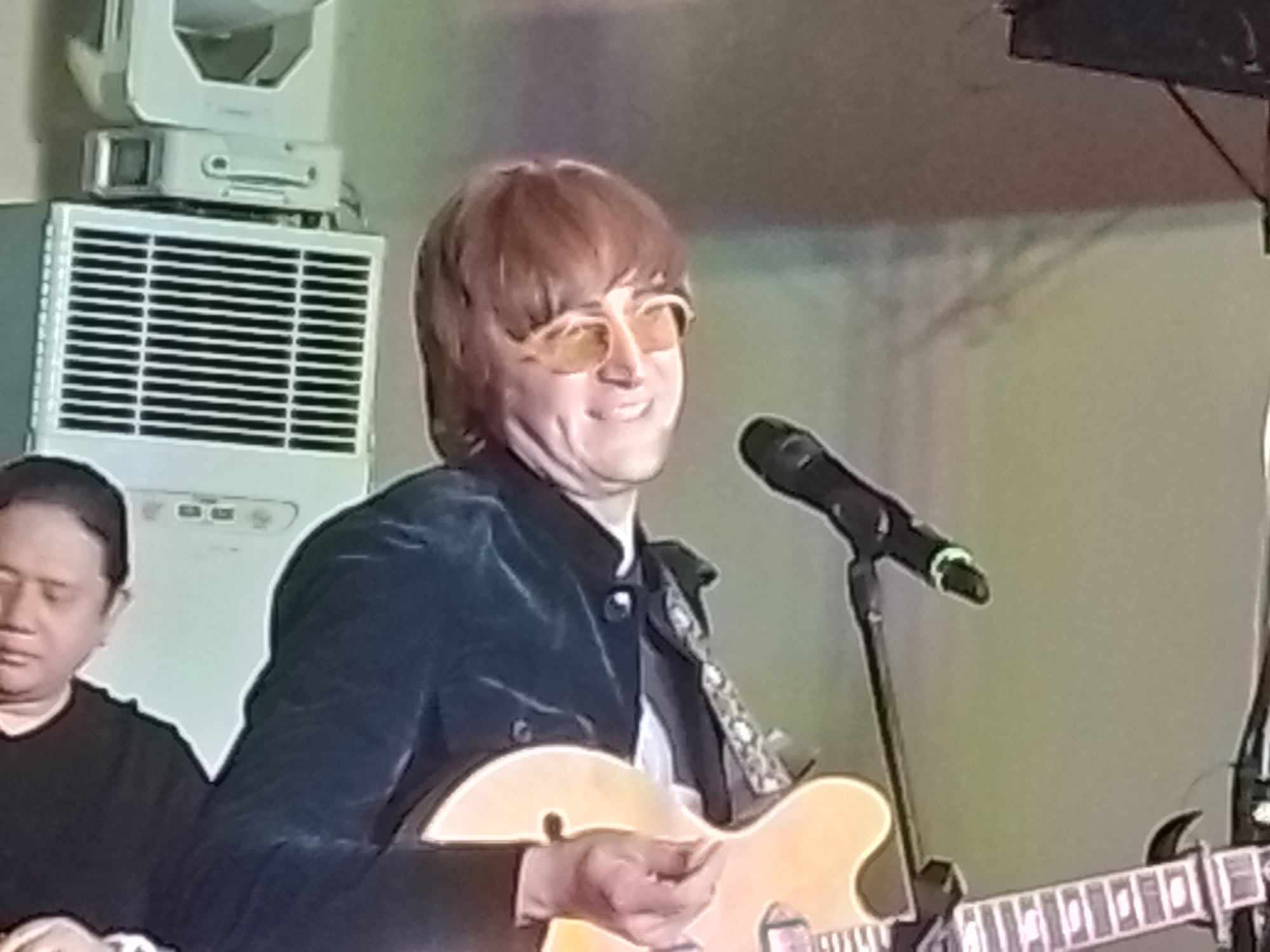 Imagine and bringing the house down by a John Lennon doopleganger